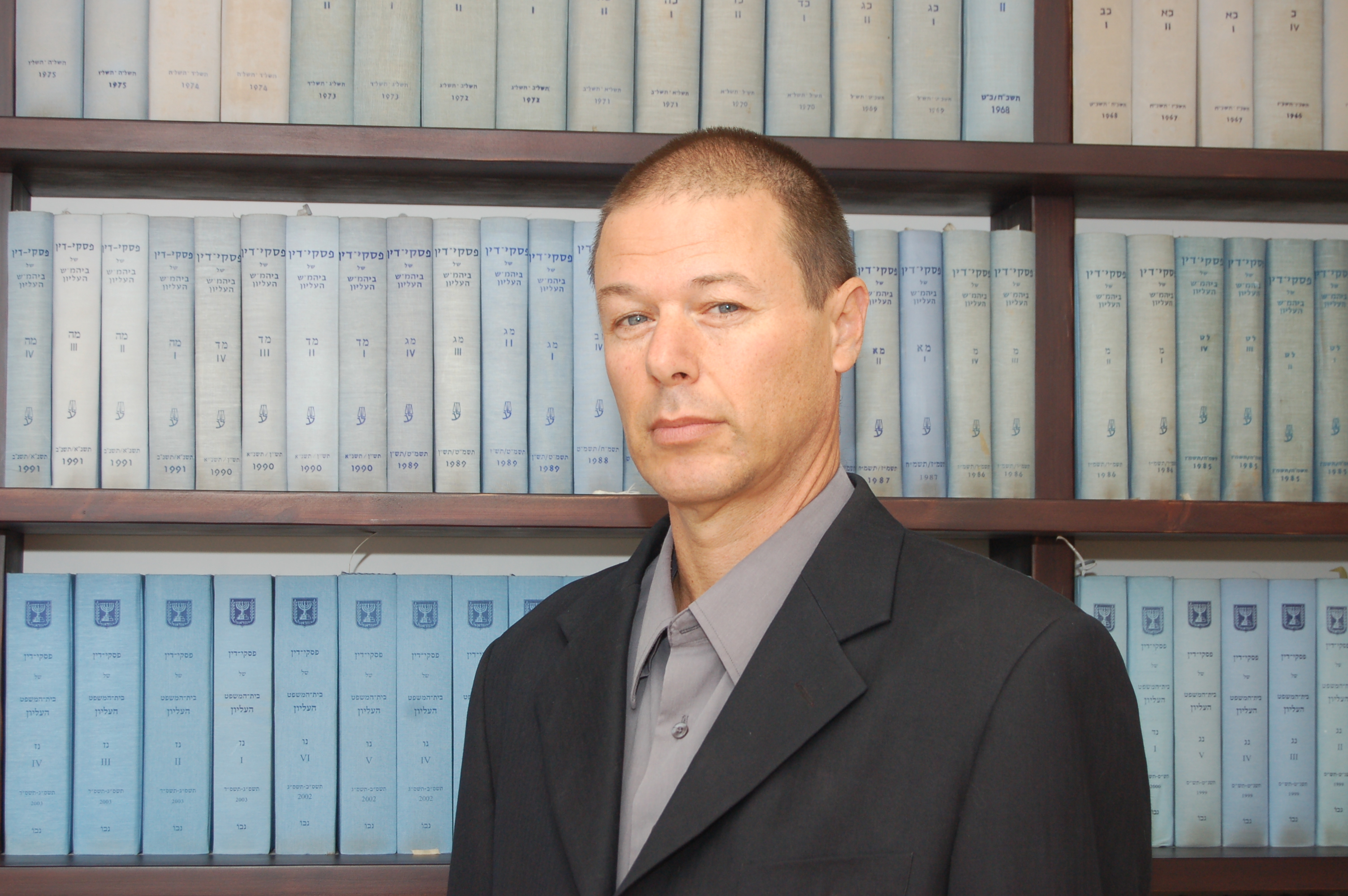 הלל ארצי עו"ד מגשר ונוטריון 