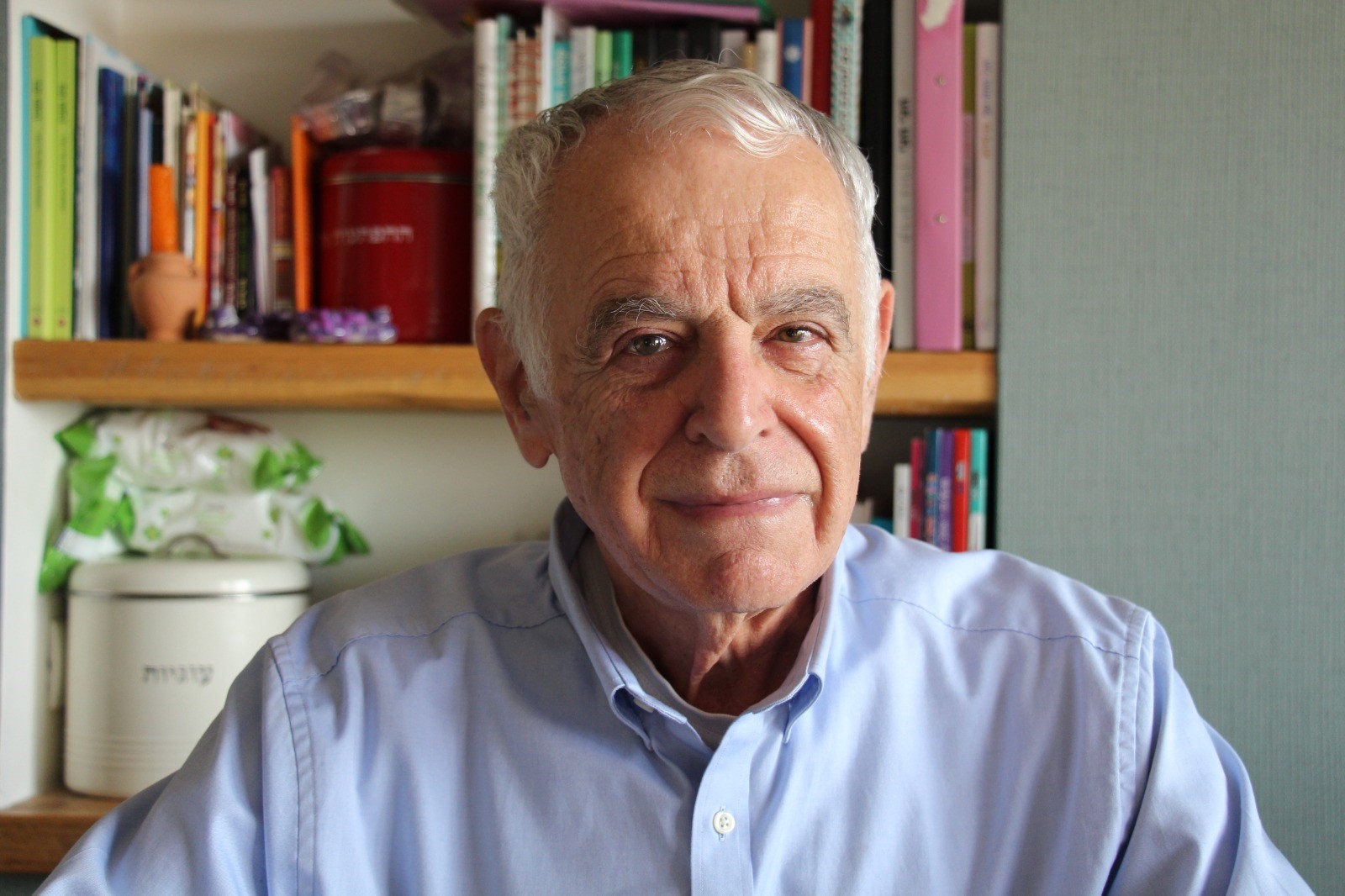 גדעון גינת עו"ד נוטריון ושופט בדימוס בורר ומגשר 