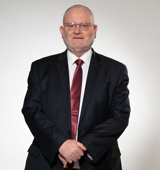 משה פרדס עורך דין נוטריון מגשר וטוען רבני 