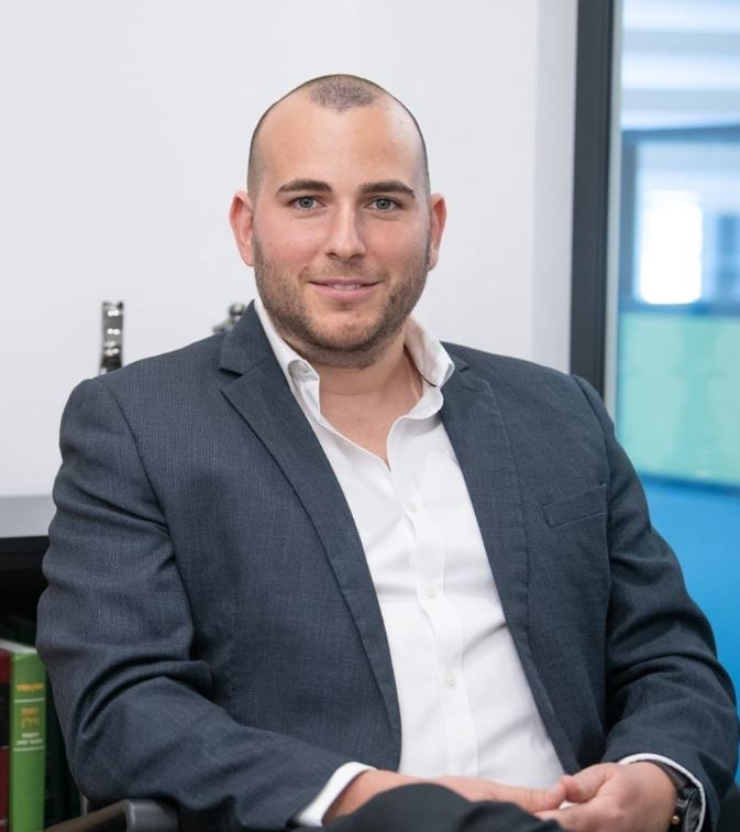 אל-רם זלזניק עו"ד 