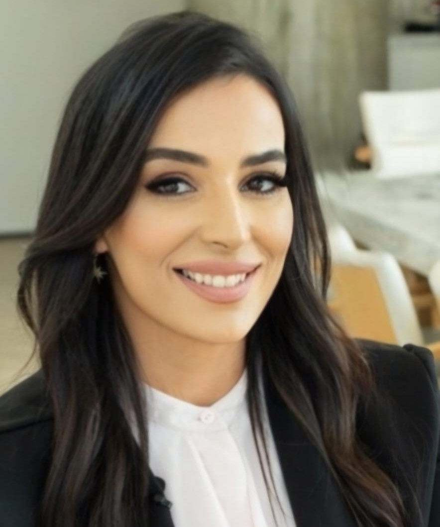 סיון אוחנה, עורכת דין, נוטריון ומגשרת