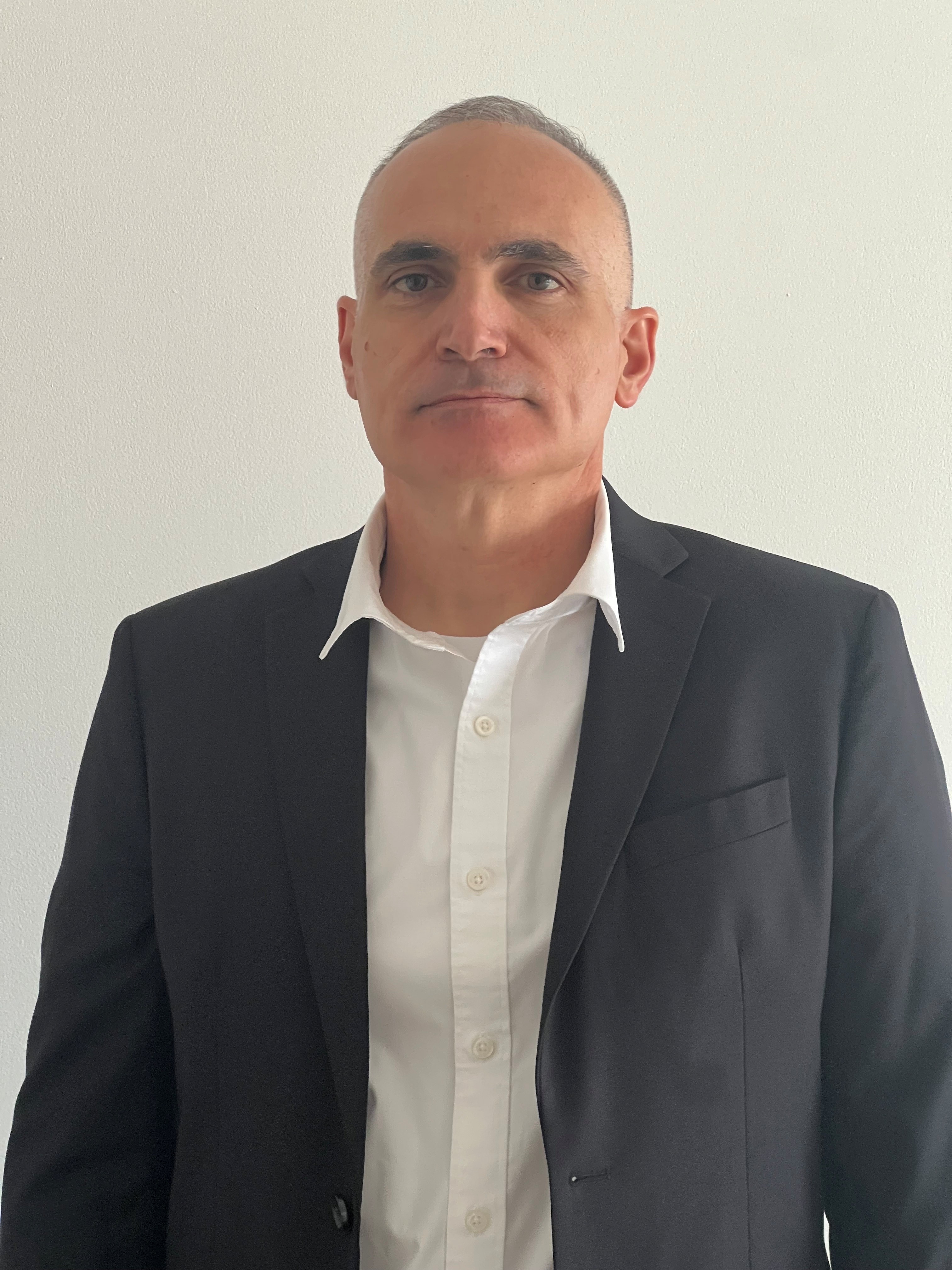 עמוס ברכה עו"ד