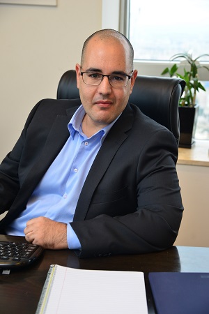 עורך דין חוזים ומסחר, רשות שדות התעופה חילטה ערבויות וחויבה להחזיר חצי מיליון שקל 