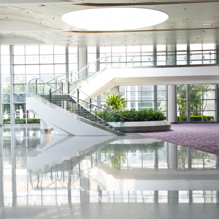 עורך דין נזיקין, גשם ונזילה הכתימו ריצוף יוקרתי – בעלת הדירה תפוצה ב-300,000 שקל