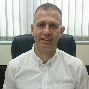 עורך דין נזיקין, תלמיד כתה ד' נפגע בבית ספר, המדינה והמועצה המקומית טענו שהוא אשם