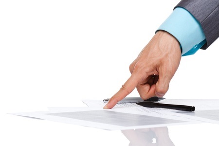 עורך דין חוזים, המוכרת לא דאגה להעברת הזכויות בטאבו, המוכרת תשלם