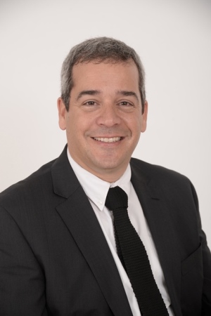 עורך דין משפחה, בשם האב: נער נלחם על זכותו שלא לשאת את שם המשפחה של אמו