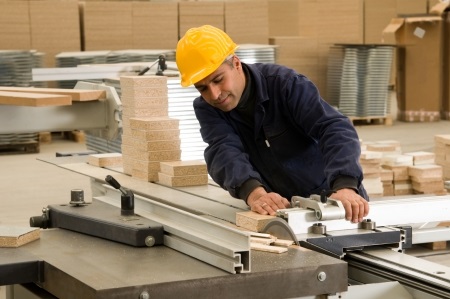 דיני נזיקין, כ-750 אלף שקל לעובד שאצבעו נקטעה במסור חשמלי