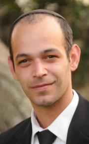 דיני משפחה, הבעל מעגן את אשתו, הרבנות זימנה את הוריו לסייע: פגיעה בפרטיות?