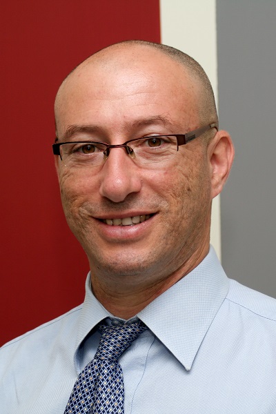 עורך דין משפחה, הסתלק מירושת אמו – בת זוגו לשעבר טענה שמדובר בקנוניה נגדה