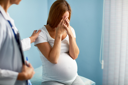 עורך דין רשלנות רפואית בהריון, תביעת ענק נגד ״מכבי״: לא המליצה ליטול חומצה פולית – התינוקת נולדה נכה