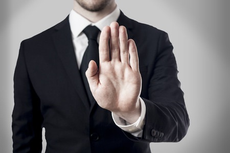 דיני מקרקעין, בעלת דירה שסירבה לחילופי שוכרים מוגנים – חויבה להסכים