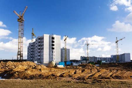 עורך דין עבודה, נפילת פועל סיני לפיר מעלית חשפה את תנאי ההעסקה המטרידים בענף