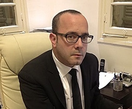 עו"ד פלילי, עונש קל לצעיר שמכר גראס לשוטרים