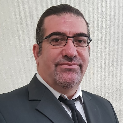 עו"ד, ציווה את רכושו לילד אחד מתוך עשרה והביא למלחמת אחים