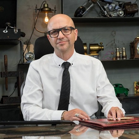 עורך דין דיני נזיקין, נפגע מרכב חולף אחרי שירד מאוטובוס – מי צריך לפצות?