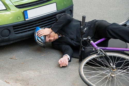 עורך דין תעבורה, בגלל חסר בנתונים: נהג שפגע ברוכב אופניים חשמליים זוכה מאשמה