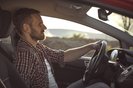 עורך דין, התביעה הציגה מידע מודיעיני חסר – נאשם זוכה מנהיגה תחת השפעת סמים