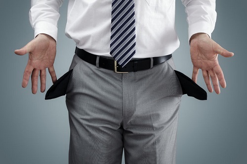 עו"ד הוצאה לפועל, בעל חוב לבנק הפועלים נקלע לישראל: האם יוכל לשוב למשפחתו בחו"ל?