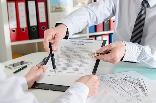 עורך דין מקרקעין, המוכר לא העביר את הנכס בזמן - יפצה את הרוכשת על אובדן הכנסות 