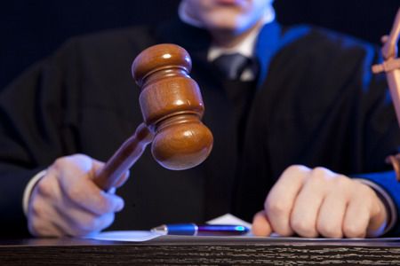 עורך דין, תביעה נדירה עשויה לחייב בוררים שפעלו בחוסר סמכות בפיצויים
