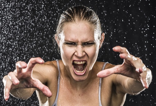 עורך דין פלילי, זיכוי לאישה שהואשמה בתקיפה חמורה של בעלה לשעבר