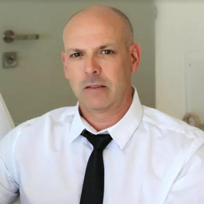 עורך דין מקרקעין, עדיף מאוחר מאשר אף פעם: הזכויות יירשמו ע"ש הקונה באיחור של 57 שנים