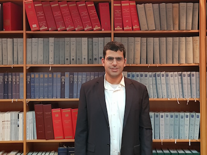 עורך דין, 400,000 שקל לנהג שידו נמחצה כשניסה לעצור רכב מתדרדר