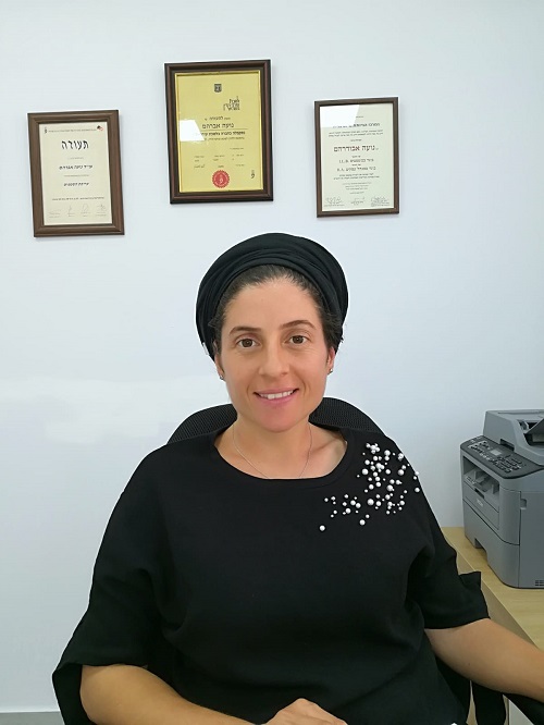 עורך דין הוצאה לפועל, ללא גבולות: גנבה מאות אלפי ש' וביקשה להכריז על פשיטת רגל