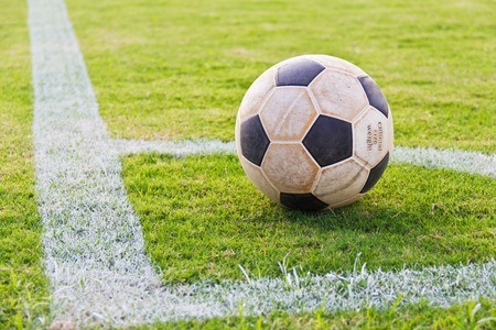 עורך דין דיני נזיקין, החליק במשחק כדורגל: המועצה המקומית תשלם כ-104,000 ש'