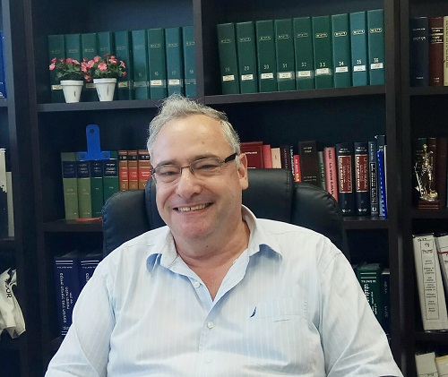 עורך דין מקרקעין, ביהמ"ש נעתר לבקשת היורשת: בית הכנסת בחצר בית הוריה יפונה