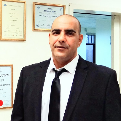 דיני תעבורה, זוכה מאי ציות לרמזור אדום בגלל טעות של שוטרת