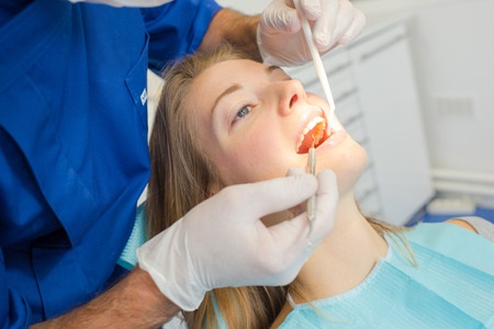 עורך דין רשלנות רפואית, ״לועסת רק בצד ימין״: רופא שיניים יפצה מטופלת ב-127,000 שקל