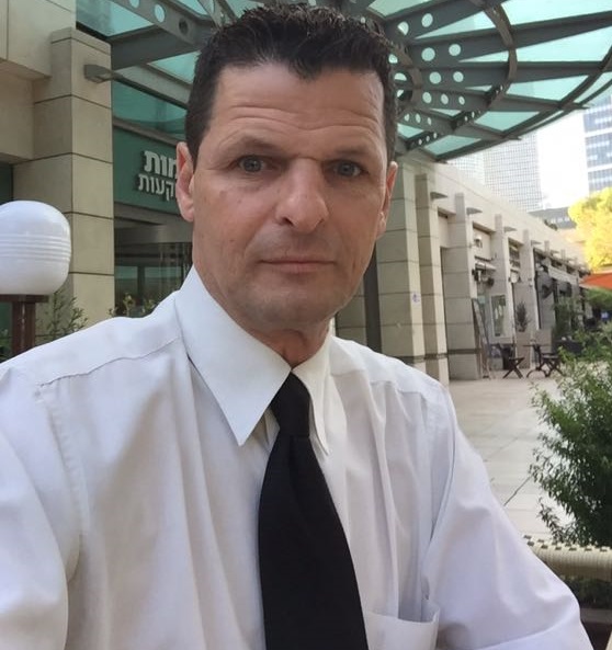 עורך דין עבודה, תבעה וזכתה: מדריכת טיולים תקבל חצי מיליון שקל על שעות נוספות