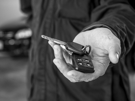 עורך דין, נתן לבנו בן ה-14 לנהוג וזוכה: לא הוכח שלרכב היה מנוע