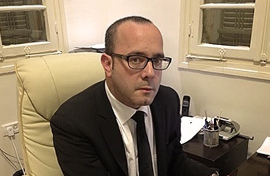 עורך דין פלילי, השלום הרשיע בתגרה, אך המחוזי שוכנע שמדובר בהגנה עצמית