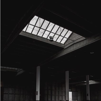 עורך דין ביטוח, הפניקס טענה שאין כיסוי – אך חויבה לשלם 800,000 שקל למוסך שהוצף