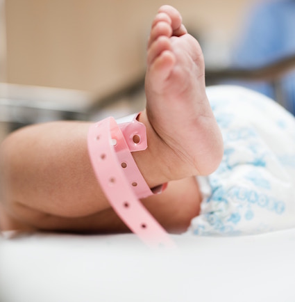 עורך דין רשלנות רפואית, תביעה: חולת אפילפסיה לא הוזהרה מפני הריון – התינוקת נולדה פגועה קשה 
