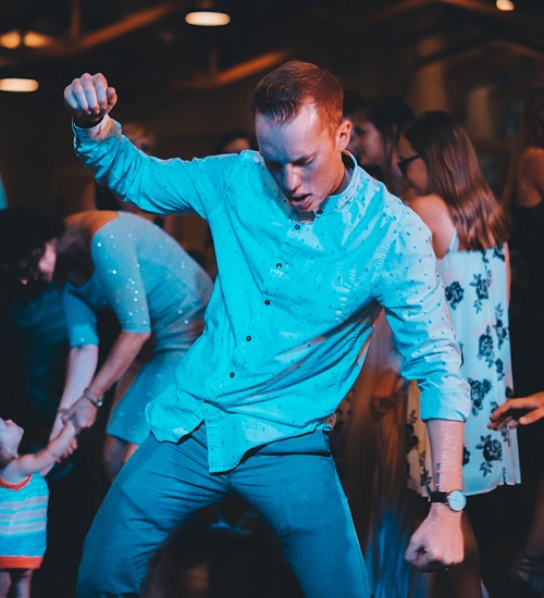 תביעות נזיקין, הפליית גברים במועדון: צעירים שלא הוכנסו יפוצו