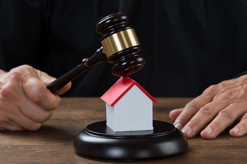 עורך דין דיני מקרקעין, רשות הפיתוח הוכיחה בעלות על בית בעכו, אך דייריו יוכלו להמשיך לגור בו