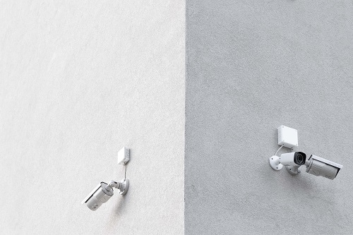 עורך דין משפחה, התקין בבית מצלמות נסתרות – ויפצה את אשתו ב-30 אלף ש' 