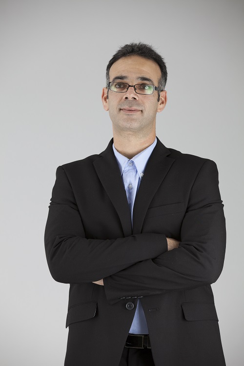 עורך דין נזיקין, נפגע כשניסה לחלץ קורה ממכונה לחיתוך עצים ויפוצה בכ-900,000 שקל