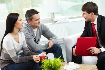 עורך דין חוזים, זכה בדמי תיווך אפילו שהרוכשים לא הגיעו דרכו