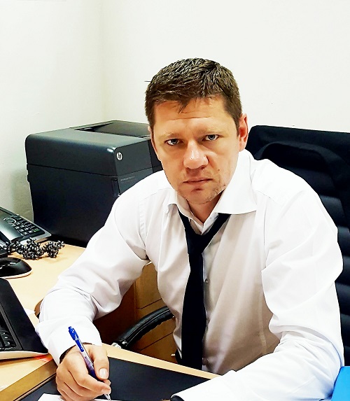 עו"ד משפחה, לא רוצה קשר עם בתו אבל נלחם על צו עיכוב היציאה שהוציא נגדה