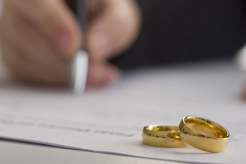 עוד גירושין, בוטל הסכם גירושין שלא פירט מהם הנכסים של בני הזוג
