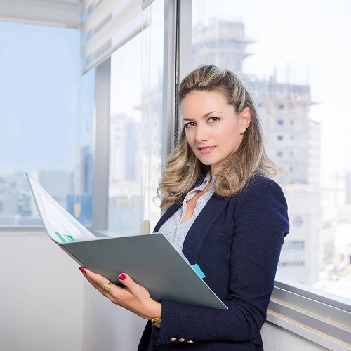 עורך דין נדלן, רכשה דירה של ענבל אור מכינוס נכסים – וסירבה לשלם דמי תיווך