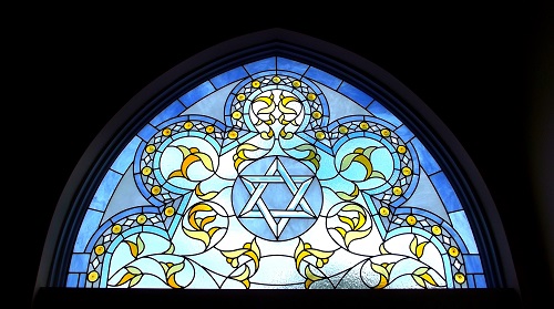 עורך דין חוזים, התחייב לבטל חוב ארנונה תמורת בניית בית כנסת – ולא קיים