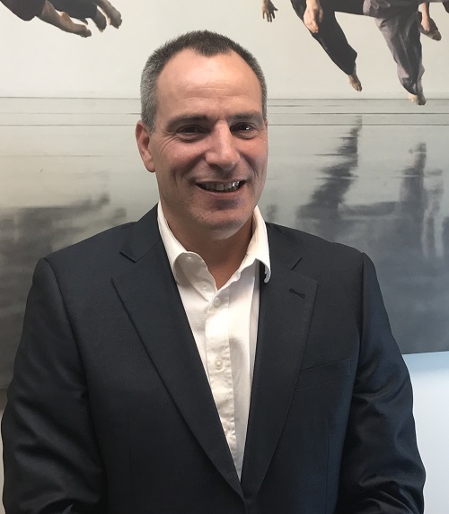 עורך דין תעבורה, קיבל דוח על שימוש בטלפון בזמן נהיגה, ביקש להישפט – וזוכה