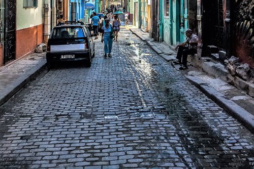 תביעות נזיקין, כ-151 אלף שקל לפנסיונרית שנפלה בגלל שקע במדרכה