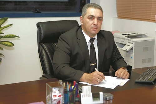 עורכי דין פליליים, צעיר על הרצף האוטיסטי משך בשיערה של זוגתו ואיים – הרשעתו בוטלה